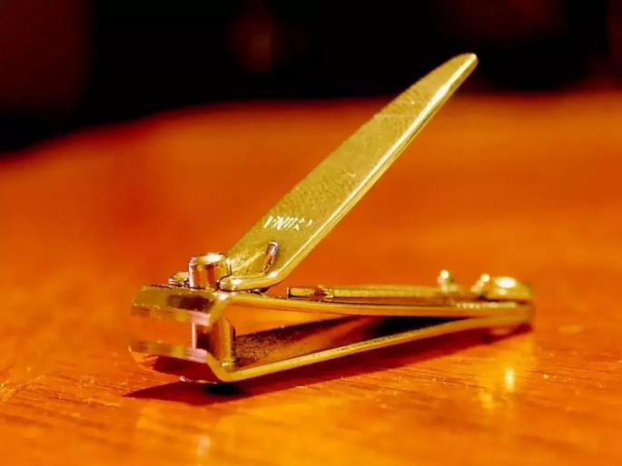 Gold necklaces to cut with nail cutters; Sensational act of women | Pune: नेलकटरने तोडायच्या गळ्यातील सोनसाखळ्या; महिलांचे खळबळजनक कृत्य