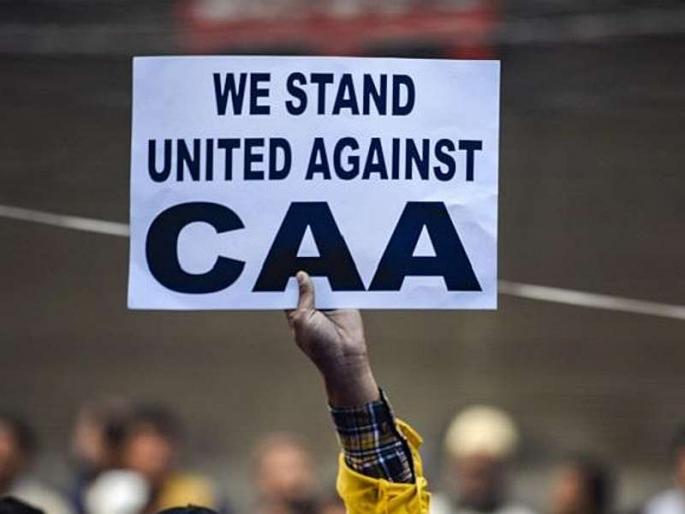 Rickshaw operators 'stop the road' against citizenship law | नागरिकत्व कायद्याविरुद्ध रिक्षाचालकांचा ‘रास्ता रोको’ Rickshaw operators 'stop the road' against citizenship law | नागरिकत्व कायद्याविरुद्ध रिक्षाचालकांचा ‘रास्ता रोको’