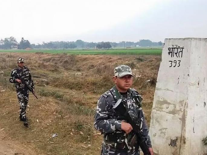 Tension on Bihar-Nepal border! Two Chinese youths arrested while filming a video of No Man's Land | बिहार-नेपाळ सीमेवर खळबळ! नो मॅन्स लँडचे व्हिडीओ काढताना दोन चिनी तरुणांना अटक Tension on Bihar-Nepal border! Two Chinese youths arrested while filming a video of No Man's Land | बिहार-नेपाळ सीमेवर खळबळ! नो मॅन्स लँडचे व्हिडीओ काढताना दोन चिनी तरुणांना अटक