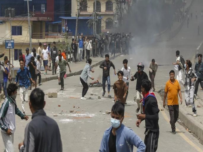 Prisoners who escaped from Nepal jail are coming to India SSB caught 35 prisoners | नेपाळच्या तुरुंगातून पळालेल्या कैद्यांचा भारतात घुसण्याचा प्रयत्न; एसएसबीने ३५ कैद्यांना पकडले; संख्या वाढण्याची शक्यता Prisoners who escaped from Nepal jail are coming to India SSB caught 35 prisoners | नेपाळच्या तुरुंगातून पळालेल्या कैद्यांचा भारतात घुसण्याचा प्रयत्न; एसएसबीने ३५ कैद्यांना पकडले; संख्या वाढण्याची शक्यता