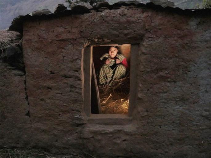 Nepal Criminalises Isolation of Menstruating Women | मासिक पाळीच्या काळात भेदभाव केल्यास तुरुंगवास Nepal Criminalises Isolation of Menstruating Women | मासिक पाळीच्या काळात भेदभाव केल्यास तुरुंगवास