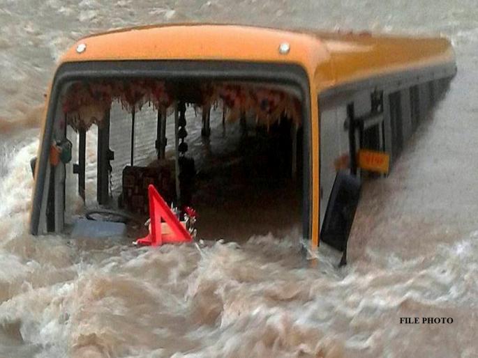 At least 16 dead, 24 injured in a road accident in Bara District of Nepal | नेपाळमध्ये भीषण अपघात; प्रवाशांनी भरलेली बस नदीत कोसळली, 16 मृत्यू आणि 24 जखमी At least 16 dead, 24 injured in a road accident in Bara District of Nepal | नेपाळमध्ये भीषण अपघात; प्रवाशांनी भरलेली बस नदीत कोसळली, 16 मृत्यू आणि 24 जखमी