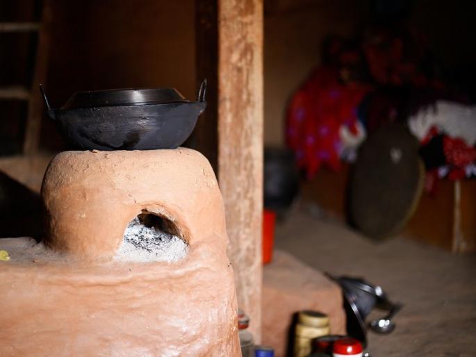 The State Government, who has come to be a non-free, smoke-free family | चूलमुक्त, धूरमुक्त कुटुंबासाठी सरसावले राज्य सरकार