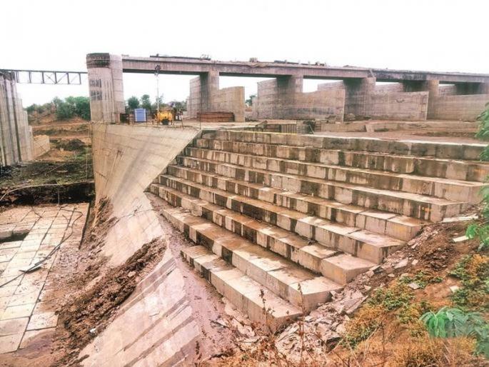  The Nerdahmana Barrage still has no electricity supply; How fix gates? | नेरधामणा बॅरेजला अद्याप वीजपुरवठाच नाही; वक्रद्वार लावणार कसे?