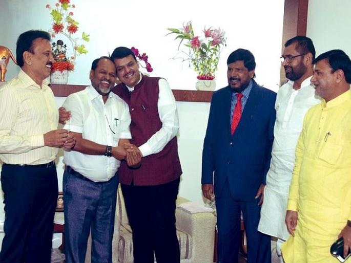 Momentous rebellion of Mahadev Jankar, constituency cooling after the Chief Minister's meeting | महादेव जानकरांचे क्षणिक बंड, मुख्यमंत्र्यांच्या बैठकीनंतर घटकपक्ष थंड Momentous rebellion of Mahadev Jankar, constituency cooling after the Chief Minister's meeting | महादेव जानकरांचे क्षणिक बंड, मुख्यमंत्र्यांच्या बैठकीनंतर घटकपक्ष थंड