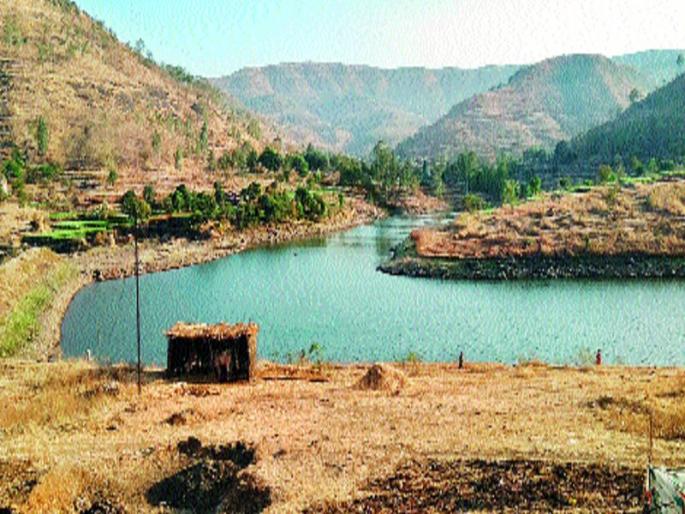 The demands of the villagers to release water from the bottom of the Goh lake, release the water from the damph dam | गोहे तलावाने गाठला तळ, डिंभे धरणातून पाणी सोडण्याची ग्रामस्थांची मागणी The demands of the villagers to release water from the bottom of the Goh lake, release the water from the damph dam | गोहे तलावाने गाठला तळ, डिंभे धरणातून पाणी सोडण्याची ग्रामस्थांची मागणी