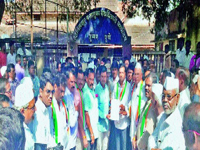 Junnarala agitation by NCP: Terror attack on Tehsil | राष्ट्रवादीच्या वतीने जुन्नरला आंदोलन : तहसीलवर हल्लाबोल मोर्चा Junnarala agitation by NCP: Terror attack on Tehsil | राष्ट्रवादीच्या वतीने जुन्नरला आंदोलन : तहसीलवर हल्लाबोल मोर्चा