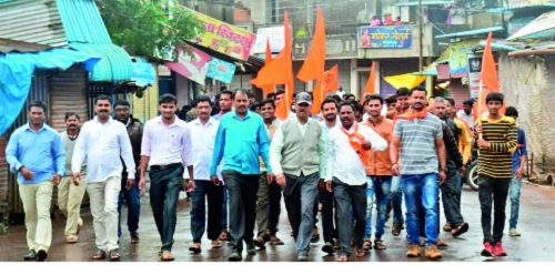  Prohibition of lawyers for Chandgad; Nessiri Morcha: Demand for Maratha Reservation | चंदगडला वकिलांचे काम बंद; नेसरीत मोर्चा : मराठा आरक्षणाची मागणी