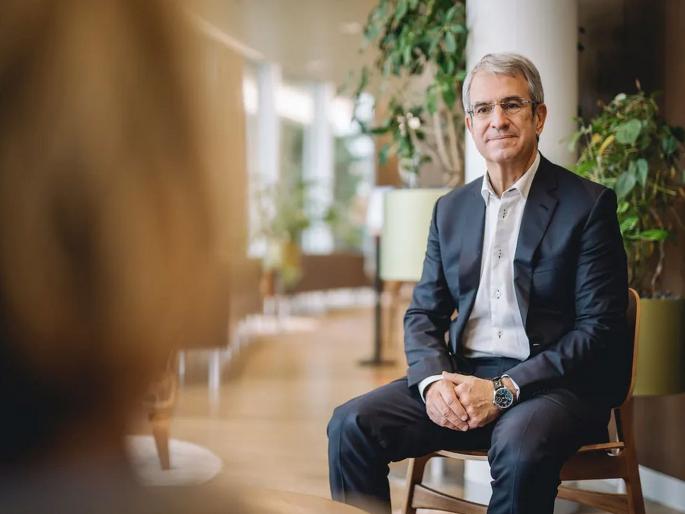 CEO Laurent Freixe of Nestle company that brings couples together from all over the world loses job; had affair with employee | जगभरातील प्रेमी युगुलांना एकत्र आणणाऱ्या नेस्ले कंपनीच्या सीईओची नोकरी गेली; कर्मचाऱ्यासोबत प्रेमसंबंध भोवले