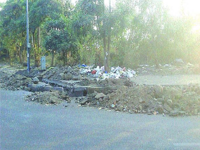 Cleanliness of the residents of the city, Karaachi basket of Municipal Corporation's invitation | शहरवासीयांना स्वच्छतेचे वावडे, महापालिकेच्या आवाहनाला केराची टोपली Cleanliness of the residents of the city, Karaachi basket of Municipal Corporation's invitation | शहरवासीयांना स्वच्छतेचे वावडे, महापालिकेच्या आवाहनाला केराची टोपली