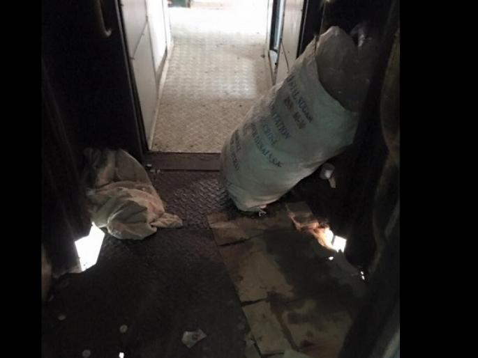 Ratnagiri: Brown Sugar Powder in Netravati, thorough investigation by the system | रत्नागिरी : नेत्रावतीमध्ये ब्राऊन शुगरसदृश पावडर, यंत्रणेकडून कसून तपास Ratnagiri: Brown Sugar Powder in Netravati, thorough investigation by the system | रत्नागिरी : नेत्रावतीमध्ये ब्राऊन शुगरसदृश पावडर, यंत्रणेकडून कसून तपास