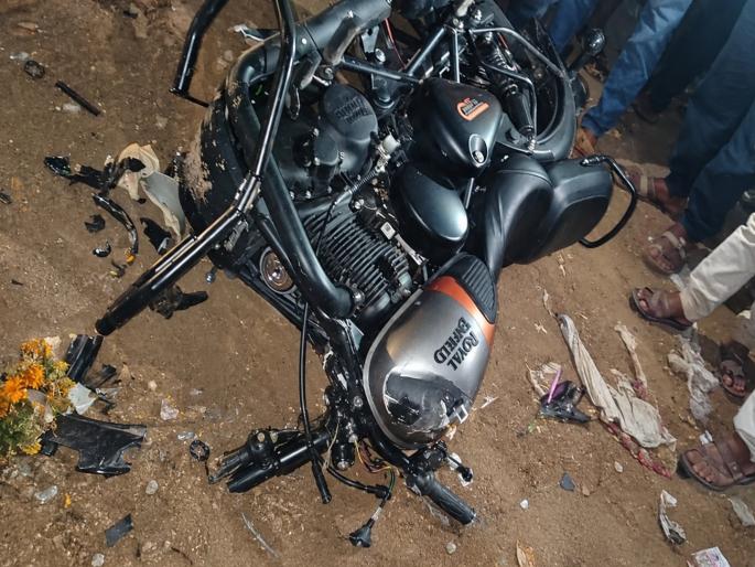Three brothers killed in tragic road accident on Nevasa Shrirampur road while riding new motorcycle | नवी बाईक घेऊन नातेवाइकांना भेटायला निघालेल्या तीन भावांचा अपघाती मृत्यू, अज्ञात वाहनाने दिली धडक