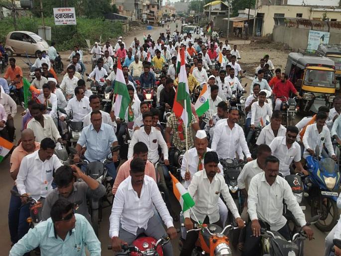 Three activists including minor injured in BJP's rally rally | भाजपाच्या तिरंगा रॅलीत अपघात, आमदार मुरकुटेंसह तीन कार्यकर्ते किरकोळ जखमी Three activists including minor injured in BJP's rally rally | भाजपाच्या तिरंगा रॅलीत अपघात, आमदार मुरकुटेंसह तीन कार्यकर्ते किरकोळ जखमी
