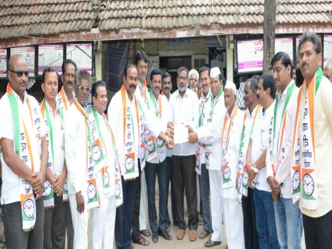 BJP government protests at Nevasa: NCP's request for Tehsildar | नेवासा येथे भाजप सरकारचा निषेध : राष्ट्रवादीच्या वतीने तहसीलदारांना निवेदन BJP government protests at Nevasa: NCP's request for Tehsildar | नेवासा येथे भाजप सरकारचा निषेध : राष्ट्रवादीच्या वतीने तहसीलदारांना निवेदन