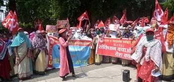 Give Rs 300 to Asha workers for corona survey: agitation | कोरोना सर्वेक्षणाचे आशा वर्कर्सना ३०० रुपये द्या : आंदोलन Give Rs 300 to Asha workers for corona survey: agitation | कोरोना सर्वेक्षणाचे आशा वर्कर्सना ३०० रुपये द्या : आंदोलन