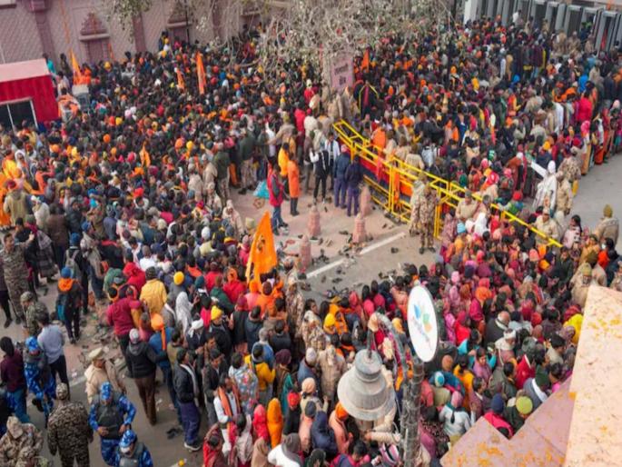 Ayodhya People are not coming to take back their shoes and slippers at the entry gate of Ram Mandir due to the new rule | राम मंदिराच्या प्रवेशद्वारावर लाखो बूट आणि चप्पलांचा ढीग; नव्या नियमामुळे लोकांनी परत घेऊन येणं टाळलं Ayodhya People are not coming to take back their shoes and slippers at the entry gate of Ram Mandir due to the new rule | राम मंदिराच्या प्रवेशद्वारावर लाखो बूट आणि चप्पलांचा ढीग; नव्या नियमामुळे लोकांनी परत घेऊन येणं टाळलं