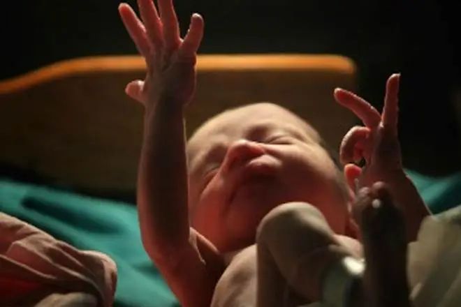 Newborn baby hit by cruel father finally dies; The 11-day struggle is over | क्रूरकर्मा बापाने आपटलेल्या नवजात बाळाचा अखेर मृत्यू; ११ दिवसांचा संघर्ष संपला Newborn baby hit by cruel father finally dies; The 11-day struggle is over | क्रूरकर्मा बापाने आपटलेल्या नवजात बाळाचा अखेर मृत्यू; ११ दिवसांचा संघर्ष संपला