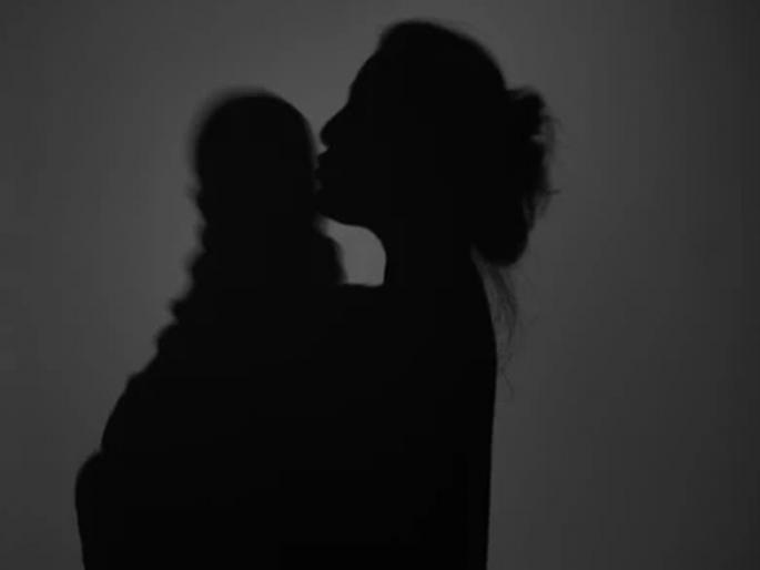 Woman arrested for child trafficking in Delhi, also sold her own child for Rs 2 lakh | घर खरेदी करण्यासाठी २ लाखात केला पोटच्या मुलाचा सौदा; महिलेची हैराण करणारी कहाणी Woman arrested for child trafficking in Delhi, also sold her own child for Rs 2 lakh | घर खरेदी करण्यासाठी २ लाखात केला पोटच्या मुलाचा सौदा; महिलेची हैराण करणारी कहाणी