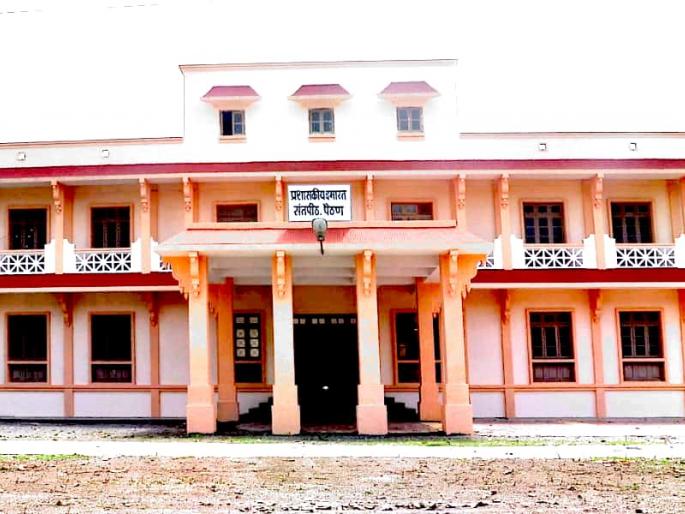 The feet of Paithan's peon | पैठणच्या संतपीठाचा पाय आणखी खोलात The feet of Paithan's peon | पैठणच्या संतपीठाचा पाय आणखी खोलात