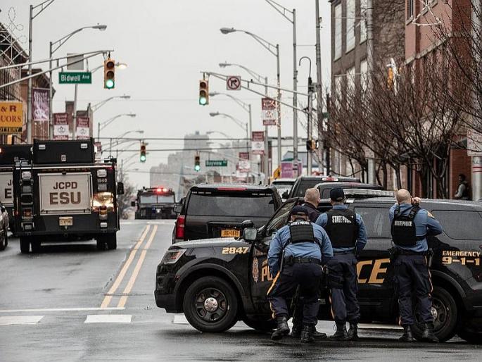 6 people, including police officer killed in New Jersey shooting | न्यू जर्सीमध्ये गोळीबार, पोलीस अधिकाऱ्यासह सहा जणांचा मृत्यू 6 people, including police officer killed in New Jersey shooting | न्यू जर्सीमध्ये गोळीबार, पोलीस अधिकाऱ्यासह सहा जणांचा मृत्यू
