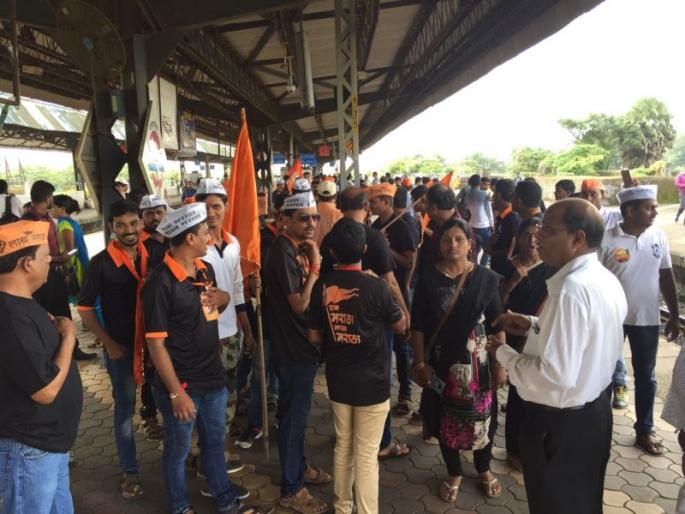 Elgar of 'A Maratha, Lakh Maratha' in Mumbai | पोलीस बंदोबस्तात मराठा क्रांती मोर्चा आझाद मैदान परिसरात दाखल