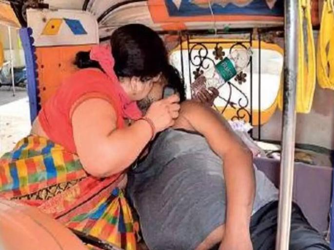 Uttar Pradesh Woman Who Failing To Save Husband With Cpr In Corona crisis Now Labours On For Life | पतीला तोंडानं ऑक्सिजन देणाऱ्या 'त्या' महिलेचं पुढे काय झालं? काळीज पिळवटून टाकणारी कहाणी Uttar Pradesh Woman Who Failing To Save Husband With Cpr In Corona crisis Now Labours On For Life | पतीला तोंडानं ऑक्सिजन देणाऱ्या 'त्या' महिलेचं पुढे काय झालं? काळीज पिळवटून टाकणारी कहाणी