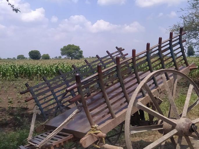 Dry wells and water in the eyes.. The reality of Marathwada village suburbs | कोरड्या विहिरी अन् डोळ्यांत पाणी.. मराठवाड्यातल्या गावशिवारातलं वास्तव Dry wells and water in the eyes.. The reality of Marathwada village suburbs | कोरड्या विहिरी अन् डोळ्यांत पाणी.. मराठवाड्यातल्या गावशिवारातलं वास्तव