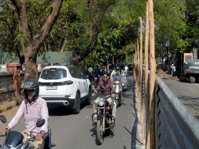 traffic congestion due to one way road inconvenience to citizens of model road in nashik | एकेरी मार्गामुळे वाहतूक कोंडी, मॉडेल रोडचा नागरिकांना त्रास traffic congestion due to one way road inconvenience to citizens of model road in nashik | एकेरी मार्गामुळे वाहतूक कोंडी, मॉडेल रोडचा नागरिकांना त्रास