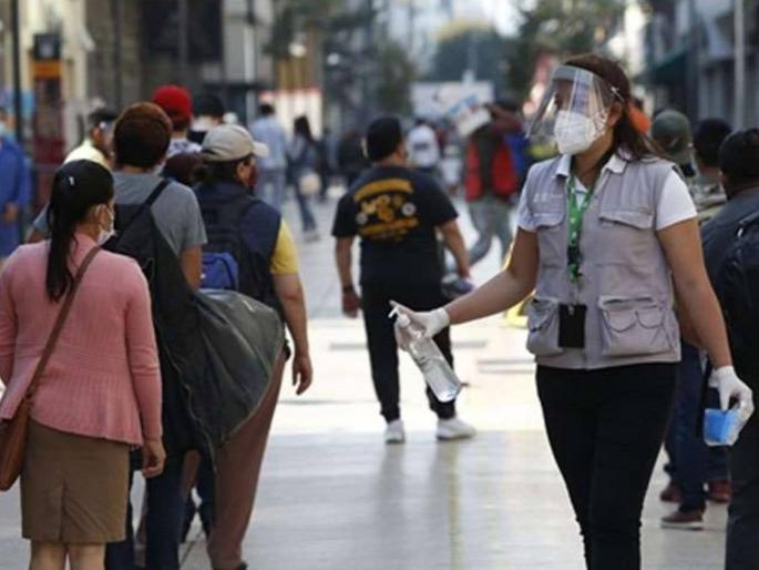 coronavirus outbreak in us four lakhs new cases reported in one day twenty five hundred deaths | अमेरिकेत कोरोनाची 'त्सुनामी'; एका दिवसात ४ लाखांहून अधिक नवे रुग्ण! coronavirus outbreak in us four lakhs new cases reported in one day twenty five hundred deaths | अमेरिकेत कोरोनाची 'त्सुनामी'; एका दिवसात ४ लाखांहून अधिक नवे रुग्ण!