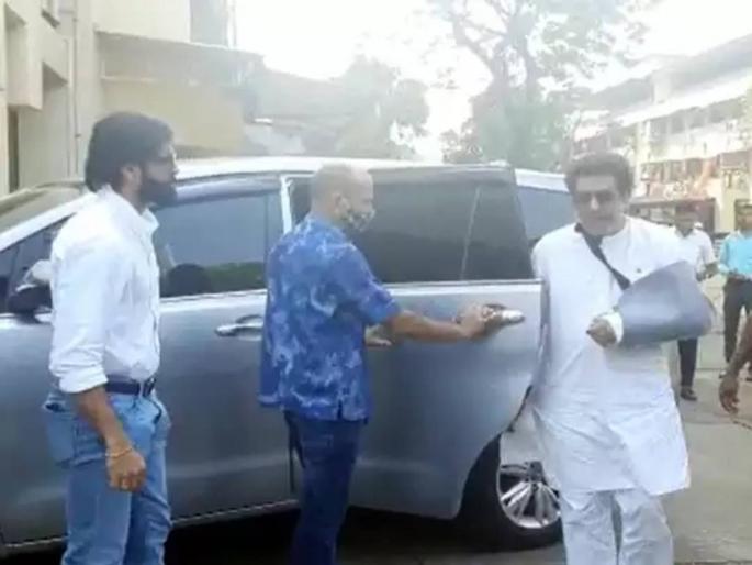 special prayer for mns chief Raj Thackeray at Ajmer Dargah | "मालिक आपको तंदुरुस्त रखे"; अजमेर शरीफच्या दर्ग्यात राज ठाकरेंसाठी दुआ special prayer for mns chief Raj Thackeray at Ajmer Dargah | "मालिक आपको तंदुरुस्त रखे"; अजमेर शरीफच्या दर्ग्यात राज ठाकरेंसाठी दुआ