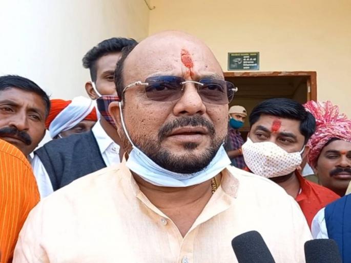 gulabrao patil supports dhananjay munde over allegation on him | धनंजय मुंडेंचं राजकीय आयुष्य उध्वस्त करण्याचा प्रयत्न, ते निर्दोष सुटणार: गुलाबराव पाटील