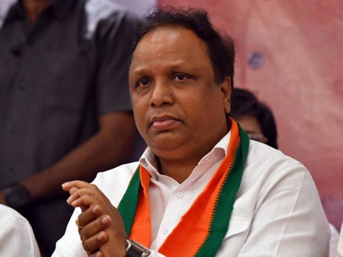 bjp leader ashish shelar slams sharad pawar and sanjay raut over delhi farmers riot | Ashish Shelar: पोलिसांच्या अंगावर ट्रॅक्टर घालणं देशभक्तीच्या व्याख्येत बसतं का?; शेलारांचा पवारांना सवाल bjp leader ashish shelar slams sharad pawar and sanjay raut over delhi farmers riot | Ashish Shelar: पोलिसांच्या अंगावर ट्रॅक्टर घालणं देशभक्तीच्या व्याख्येत बसतं का?; शेलारांचा पवारांना सवाल