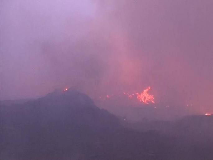 maharashtra Firefighting operation continues at the godowns in Mumbai Mankhurd where a fire broke out yesterday | Video: मुंबईत आगडोंब! मानखुर्दमध्ये काल लागलेली आग अजूनही धुमसतीच, भीतीचं वातावरण