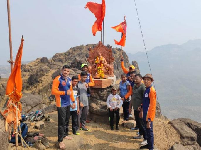 sahyadri rock adventure treak Chanderi fort and drives cleaning campaign | जय भवानी, जय शिवाजी! कल्याणच्या ‘सह्याद्री रॉक अडव्हेंचर’ने सर केला ‘चंदेरी’ किल्ला, स्वच्छता मोहिमही राबवली