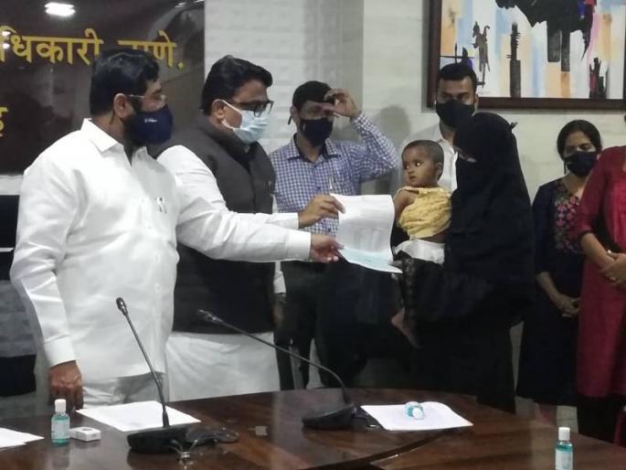 Distribution of checks of assistance fund as compensation to the families of Jilani building accident victims | जिलानी इमारत दुर्घटनाग्रस्तांच्या कुटुंबियांस नुकसान भरपाई म्हणून सहाय्यता निधीच्या धनादेशाचे वाटप Distribution of checks of assistance fund as compensation to the families of Jilani building accident victims | जिलानी इमारत दुर्घटनाग्रस्तांच्या कुटुंबियांस नुकसान भरपाई म्हणून सहाय्यता निधीच्या धनादेशाचे वाटप