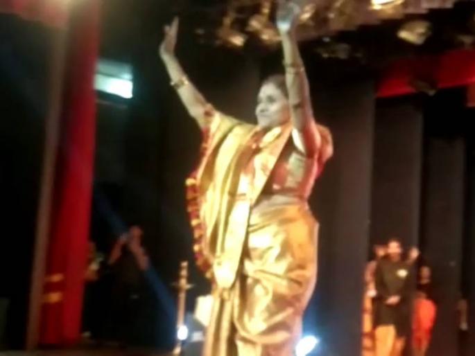 pimpri chinchwad mayor usha dhore attends program without mask | VIDEO: कुठला मास्क अन् कसलं काय? लोकप्रतिनिधींनाच नाही भान; महापौरांनी मास्क न वापरताच केला रॅम्प वॉक