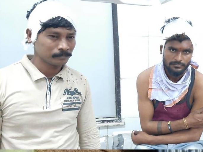 fight between two groups over child four injured house vandalized | लहान मुलांच्या भांडणातून दोन गटात हाणामारी; चार जखमी, घरात केली तोडफोड 
