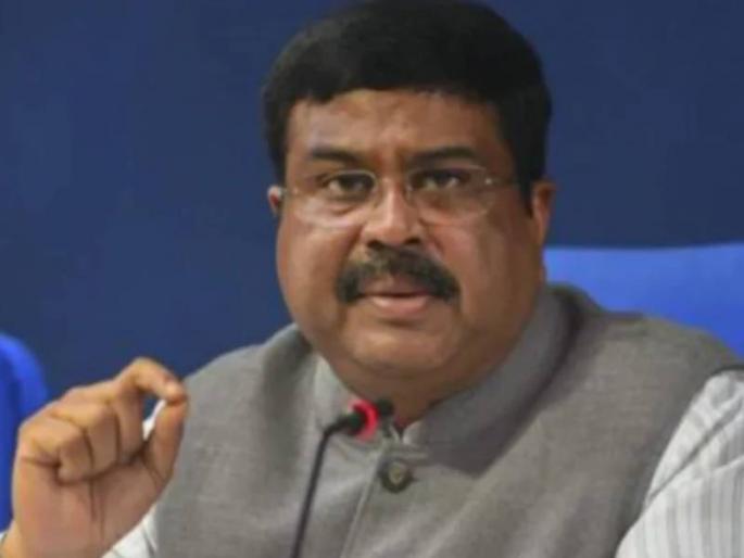 petroleum minister dharmendra pradhan says petrol diesel and lpg gas cylinder prices may fall by april 2021 | खुशखबर! पेट्रोल-डिझेलसह गॅसचेही दर कमी होणार, पेट्रोलियम मंत्र्यांनी सांगितलं कारण