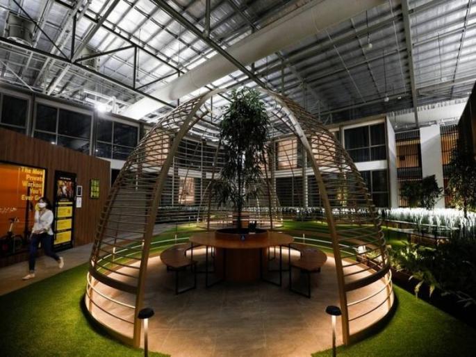 worlds first Bubble Business Hotel in Singapore guest staying in the hotel will not get entry inside the country | Bubble Hotel: सिंगापूरमध्ये जगातील पहिलं 'बबल बिझनेस हॉटेल'; नेमकं कसं आहे हे हॉटेल? worlds first Bubble Business Hotel in Singapore guest staying in the hotel will not get entry inside the country | Bubble Hotel: सिंगापूरमध्ये जगातील पहिलं 'बबल बिझनेस हॉटेल'; नेमकं कसं आहे हे हॉटेल?