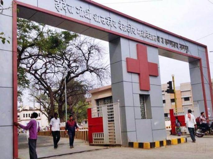 electric short circuit at Mayo Hospital in Nagpur corona patient facing difficulty as ventilator power cut | मोठी बातमी! नागपूरमधील मेयो रुग्णालयात शॉर्ट सर्किट, व्हेंटिलेटर पडले बंद; कोरोनाचे रुग्ण अडचणीत electric short circuit at Mayo Hospital in Nagpur corona patient facing difficulty as ventilator power cut | मोठी बातमी! नागपूरमधील मेयो रुग्णालयात शॉर्ट सर्किट, व्हेंटिलेटर पडले बंद; कोरोनाचे रुग्ण अडचणीत