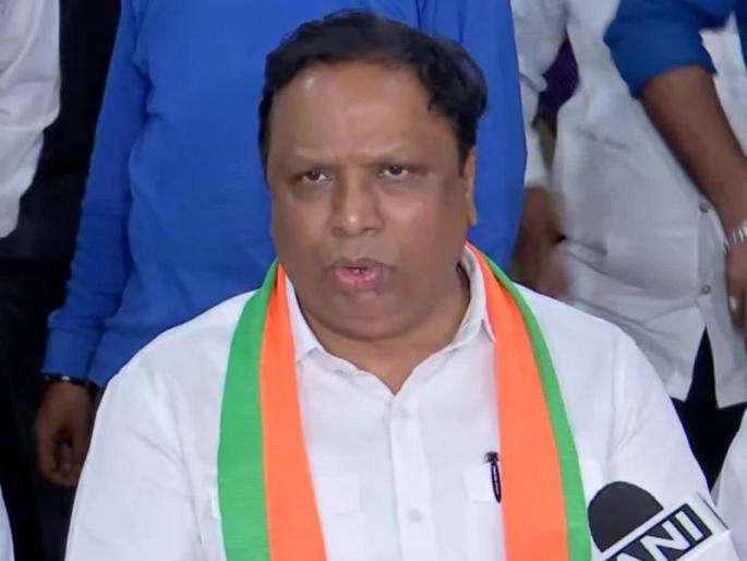 BJP takes new name in police transfer racket; Government's ploy to save Banda Nawaz | पोलीस बदली रॅकेट संदर्भात भाजपानं घेतलं नवं नाव; बंदा नवाजला वाचवण्याचा सरकारचा डाव BJP takes new name in police transfer racket; Government's ploy to save Banda Nawaz | पोलीस बदली रॅकेट संदर्भात भाजपानं घेतलं नवं नाव; बंदा नवाजला वाचवण्याचा सरकारचा डाव