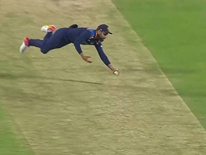 IND vs ENG virat kohli takes virat kohli takes outstanding catch of abdul rashid | IND vs ENG: एकदम कडक! कर्णधार कोहलीनं चित्त्याच्या चपळाईनं टिपला अफलातून झेल; पाहा Video