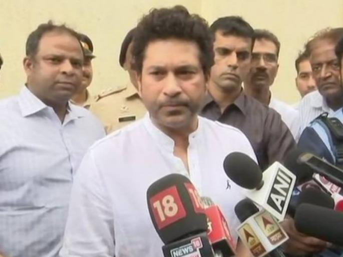 Sachin Tendulkar got discharged from hospital after successfully recover from corona | Sachin Tendulkar: सचिन तेंडुलकरनं कोरोना विरुद्धचा सामना जिंकला; रुग्णालयातून घरी परतला