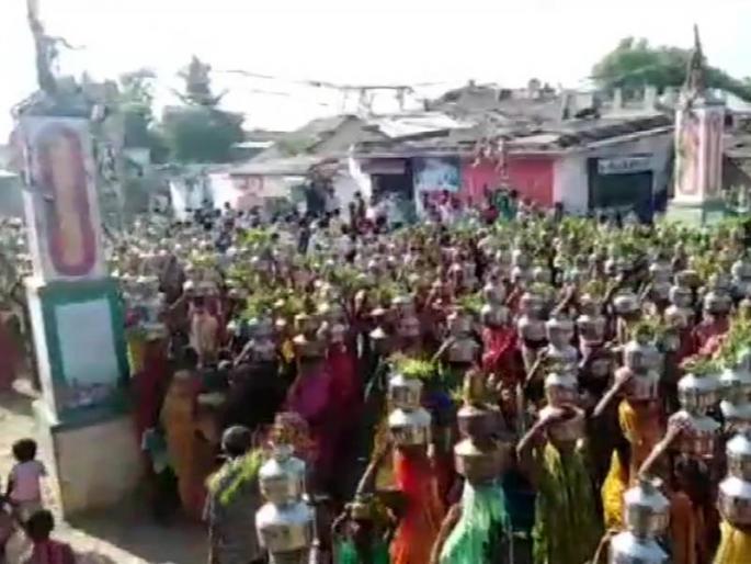 hundreds of women gathered at the religious event in ahmedabad sanand watch video | भयावह! कोरोना काळात धार्मिक कार्यक्रमासाठी शेकडो महिला रस्त्यावर, Video व्हायरल होताच पोलिसांची कारवाई hundreds of women gathered at the religious event in ahmedabad sanand watch video | भयावह! कोरोना काळात धार्मिक कार्यक्रमासाठी शेकडो महिला रस्त्यावर, Video व्हायरल होताच पोलिसांची कारवाई
