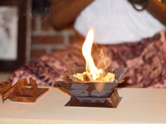 Why is Yagya or Agnihotra performed? Read on to find out how it can be beneficial nowadays! | आयुर्वेदाने यज्ञ व अग्निहोत्राला दुजोरा का दिला आहे? आताच्या काळात ते फायदेशीर कसे ठरू शकेल, ते वाचा! Why is Yagya or Agnihotra performed? Read on to find out how it can be beneficial nowadays! | आयुर्वेदाने यज्ञ व अग्निहोत्राला दुजोरा का दिला आहे? आताच्या काळात ते फायदेशीर कसे ठरू शकेल, ते वाचा!