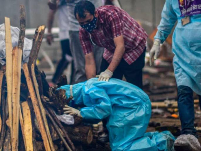 uttar pradesh dead bodies in yamuna river corona shocking details found | कोरोनाचं भीषण वास्तव, यमुना नदीत आढळली वाहती प्रेतं,  उत्तर प्रदेशातील गावांमध्ये भयानक परिस्थिती! uttar pradesh dead bodies in yamuna river corona shocking details found | कोरोनाचं भीषण वास्तव, यमुना नदीत आढळली वाहती प्रेतं,  उत्तर प्रदेशातील गावांमध्ये भयानक परिस्थिती!