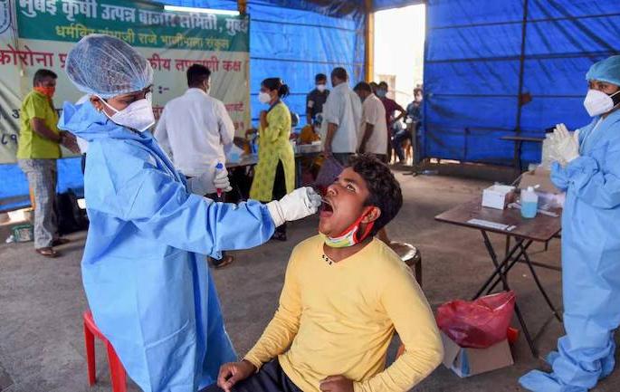 mumbai reports 1946 new COVID19 cases 68 deaths and 2037 recoveries in the last 24 hours | Mumbai Corona Updates: मुंबईत आज पुन्हा कोरोना रुग्णसंख्या २ हजाराच्या खाली, बरं होण्याचं प्रमाण ९२ टक्क्यांवर mumbai reports 1946 new COVID19 cases 68 deaths and 2037 recoveries in the last 24 hours | Mumbai Corona Updates: मुंबईत आज पुन्हा कोरोना रुग्णसंख्या २ हजाराच्या खाली, बरं होण्याचं प्रमाण ९२ टक्क्यांवर