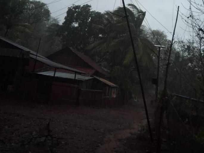 Cyclone Tauktae Two sisters were killed tree fell on a hut in Alamner | Cyclone Tauktae: तौत्के चक्रीवादळाचा तडाखा! अमळनेरमध्ये झोपडीवर झाड कोसळून दोन बहिणी ठार Cyclone Tauktae Two sisters were killed tree fell on a hut in Alamner | Cyclone Tauktae: तौत्के चक्रीवादळाचा तडाखा! अमळनेरमध्ये झोपडीवर झाड कोसळून दोन बहिणी ठार