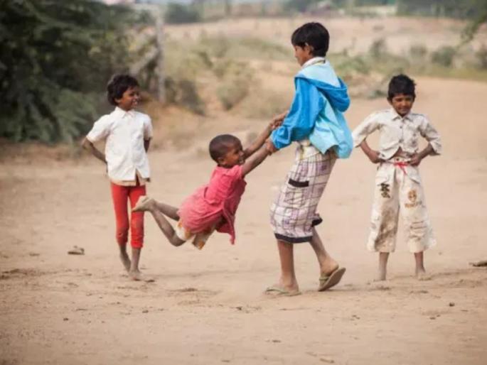 There is a lot to learn from children, now look at this ... | लहान मुलांकडून बरेच काही शिकण्यासारखे असते, आता हीच गोष्ट पहा ना... There is a lot to learn from children, now look at this ... | लहान मुलांकडून बरेच काही शिकण्यासारखे असते, आता हीच गोष्ट पहा ना...