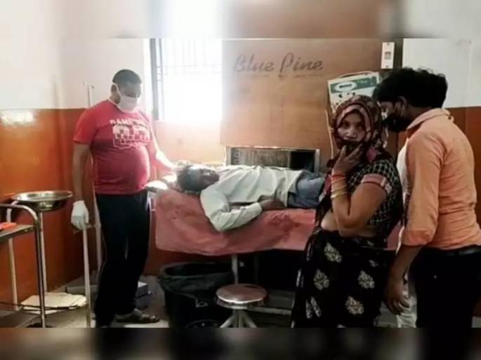Villagers Doctor Beaten Describe Cold Cough As Corona Virus In Firozabad | साधा सर्दी-खोकला असला तरी कोरोना झाल्याचं सांगायचा डॉक्टर, नातेवाईकांनी धु धु धुतलं! Villagers Doctor Beaten Describe Cold Cough As Corona Virus In Firozabad | साधा सर्दी-खोकला असला तरी कोरोना झाल्याचं सांगायचा डॉक्टर, नातेवाईकांनी धु धु धुतलं!